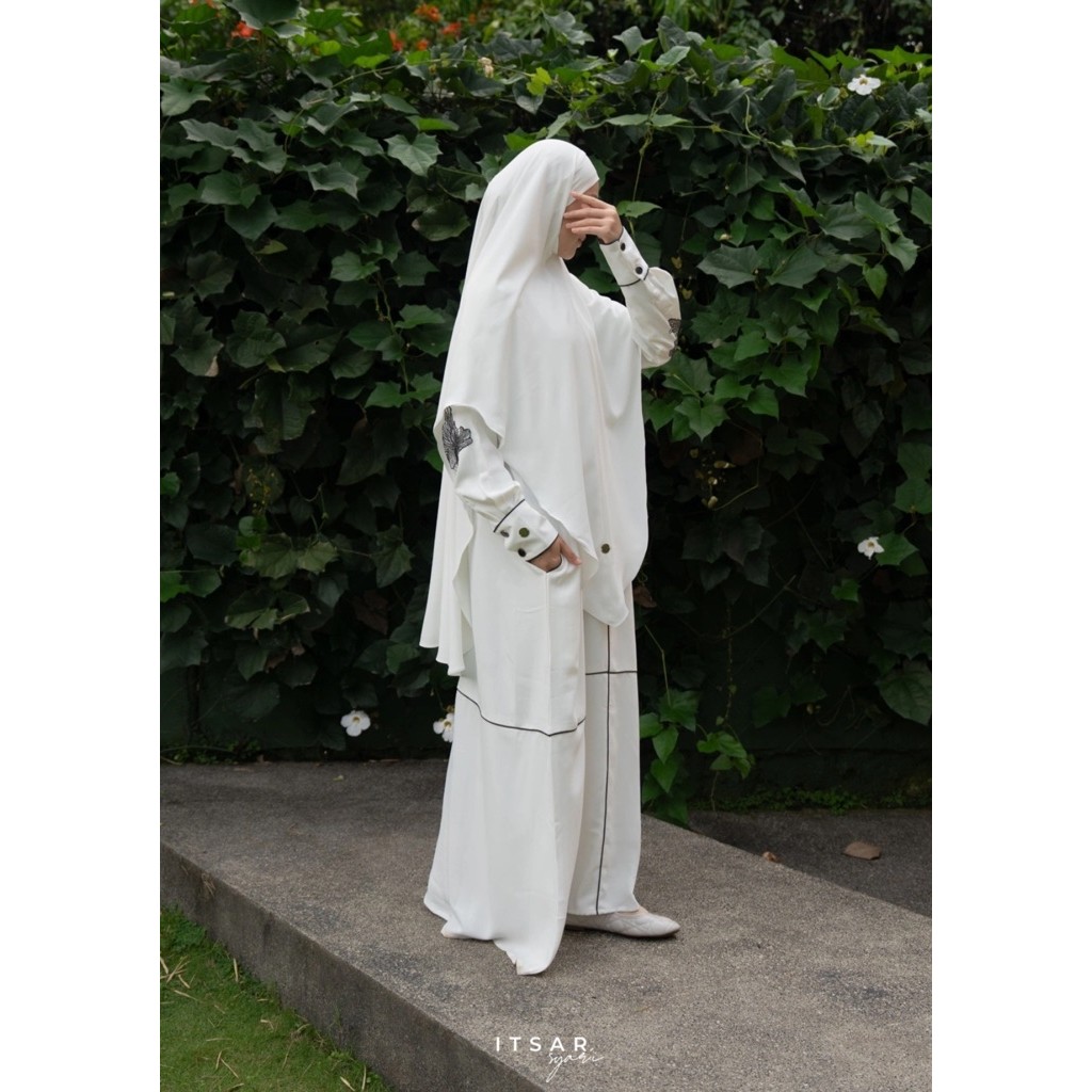 Najran Itsar Syari size S NWT