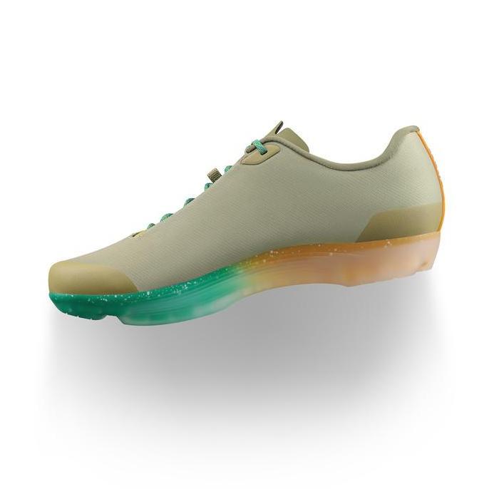 SEPATU CLEAT FIZIK Tempo Beat SAGE GREEN/DESERT