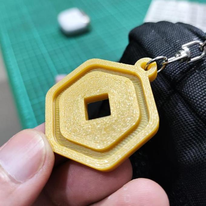 Premium Keychain / Gantungan Kunci Unik Roblox logo Robux Gold