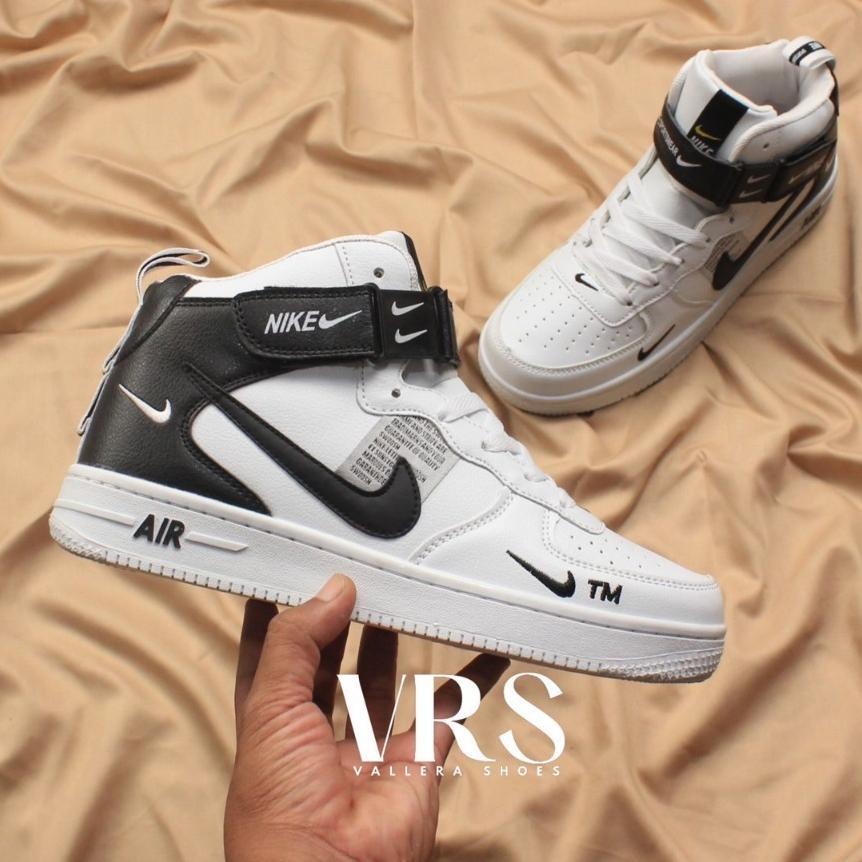 Sepatu Sneakers Putih Tinggi Casual Pria Wanita