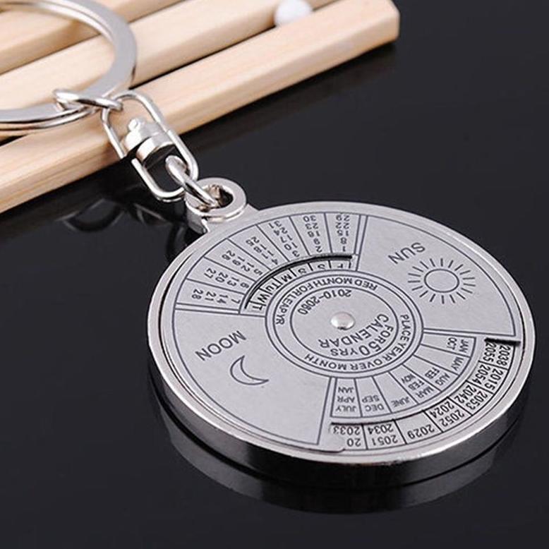 Gantungan kuncik unik kalender abadi 50 tahun 2010-2060 Stainless