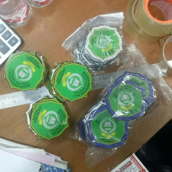 Pin Mendali Wisuda Bahan Akrilik