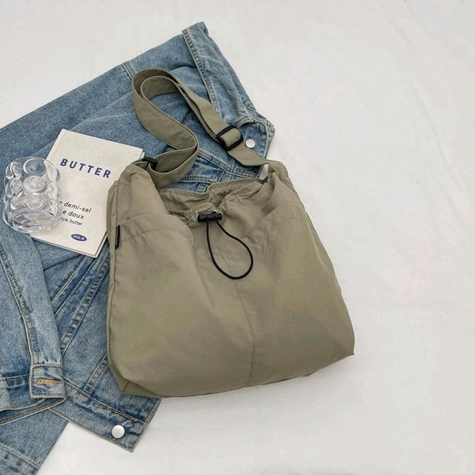 Tas Selempang / Sling bag wanita dan Pria / Slingbag Serut kekinian / Tas Selempang Parasut Nilon / 
