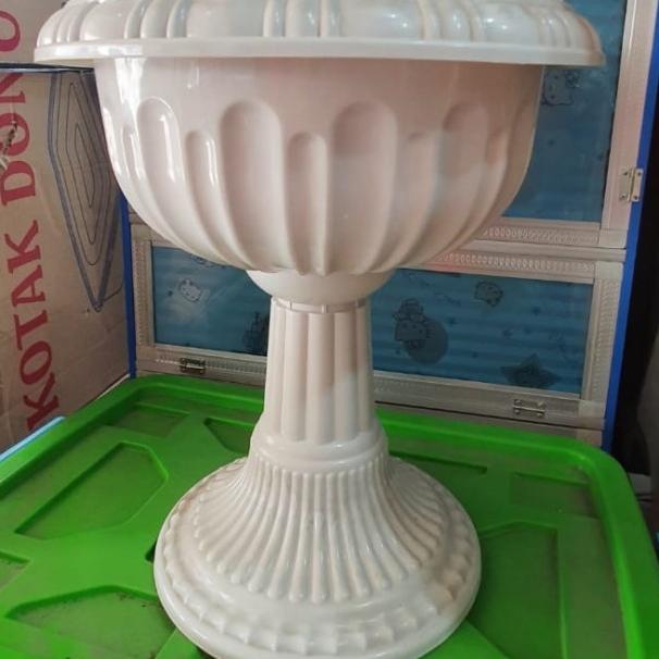 Pot Bunga Kaki 592 Putih / Pot Piala 592 Putih / Pot Bunga Tinggi