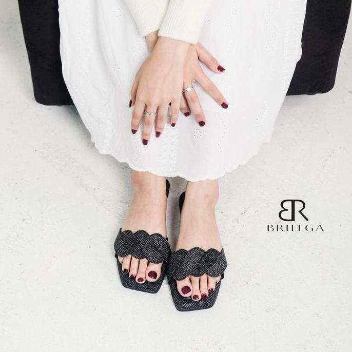 Scarpe- Brilega Savana Sandal Teplek Nita Dengan Desn Yang Elegan Dan Simple Serta Nyaman Dipakai Hi