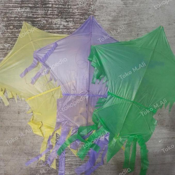 Layangan Dandang Buntut Plastik Polos Satu Warna 1 pak isi 50 Lembar