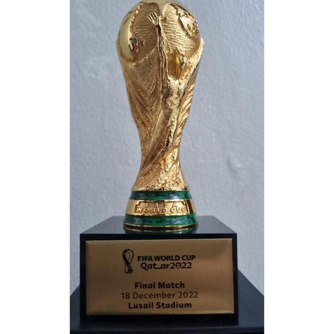 Official merchandise Fifa piala dunia world cup qatar 2022 berat detail warna emas