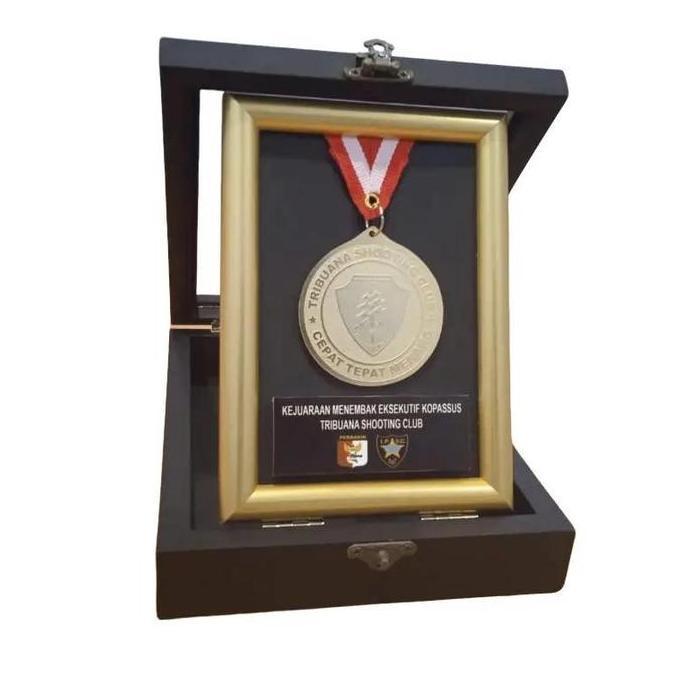 Pigura Pajangan Medali (Custom)