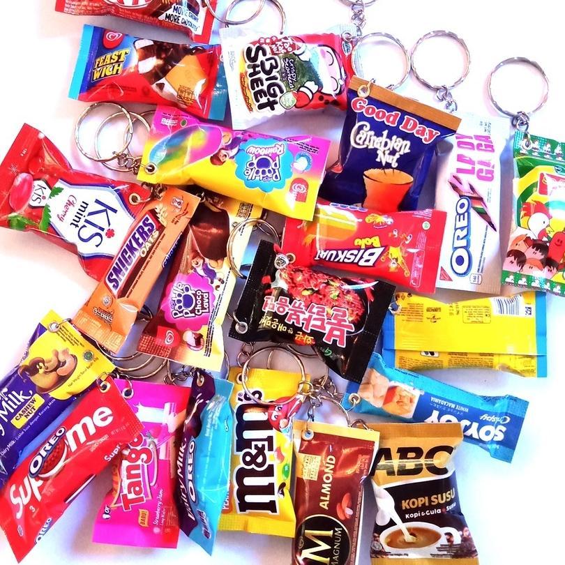 Gantungan Kunci Snack Miniatur Makanan Ringan Souvenir Pernikahan Ulang Tahun Mini Kecil