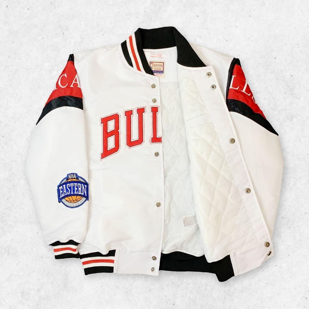 DISKON BALLADS Jaket Baseball Vrsity Pria Wanita Chicago Bulls White Jacket Bomber Original
