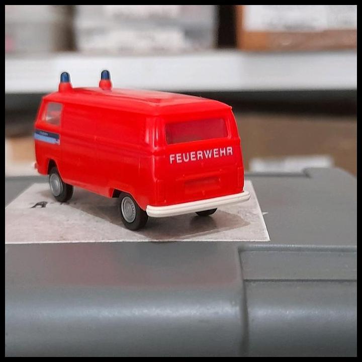 DISKON BREKINA SKALA 1:87 - VW T2 - SIGNAL RED (BVT2-07) 