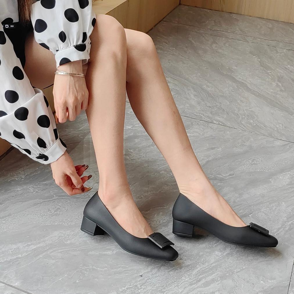 KAMPOENGREADY HMBRG KAI SEPATU FLAT SHOES WANITA HAK SEPATU BAHAN JELLY MULES HAK TAHU SEPATU KERJA 