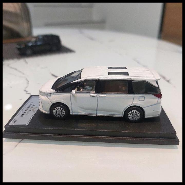 DISKON DIECAST LEXUS LM500H DCT LEXUS LM500H WHITE 4 SEATER SKALA 64