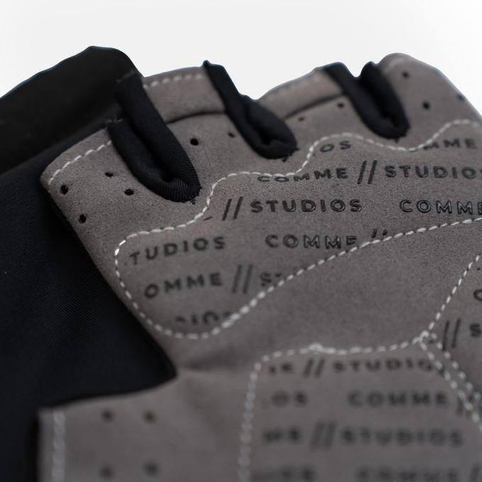 Comme Studios Mitts Black