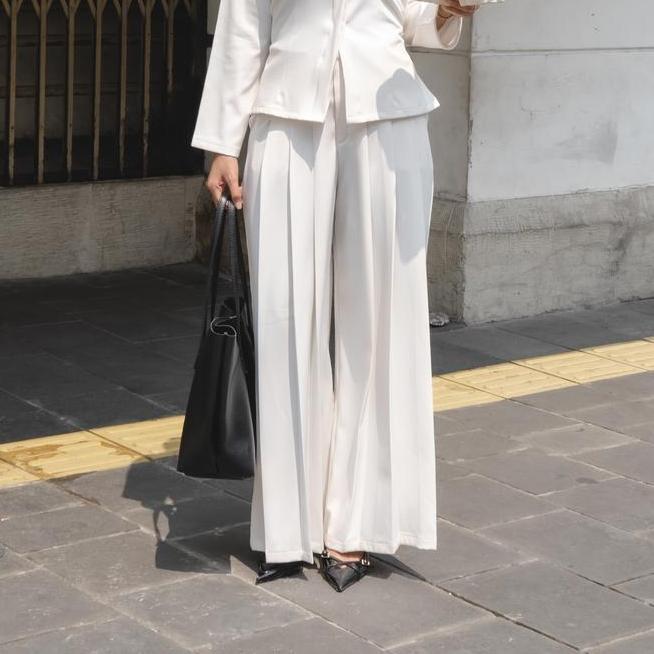 Pastelly Outfit Power S Verse Pleats Pants