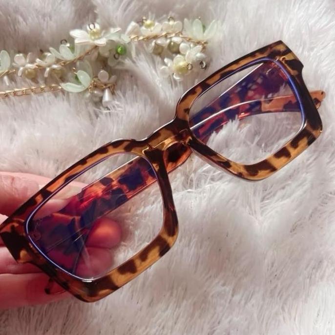 Kacamata Kerlip Fi Andri dengan Desain Modern dan Lensa Hitam untuk Gaya Anda