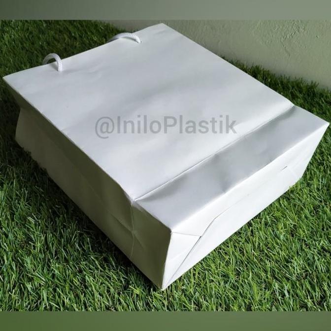 White Paper Bag / Shopping Bag / Goodie Bag 26 x 33 x 7cm