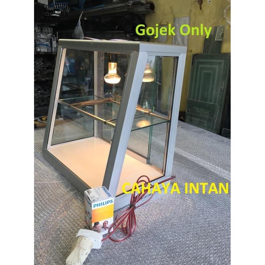 Etalase kaca ayam goreng, kentang goreng, warung makanan