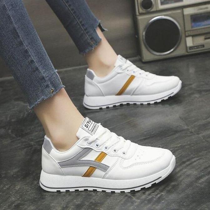 SR Sepatu Sneakers REVILLA Wanita Sneakers Kasual Sport Wanita Putih Casual Karet MS