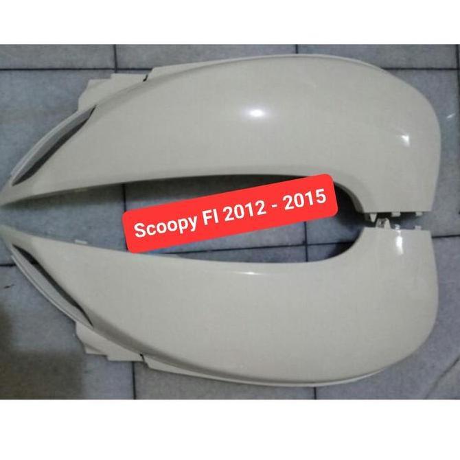 COVER BODY BELAKANG SCOOPY FI 2012 - 2015 CREAM KREM KIRI KANAN