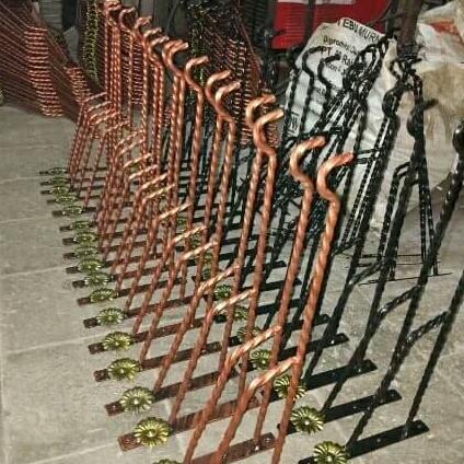 gantungan sangkar tempel dinding