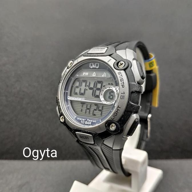 Jam Tangan Pria Q&Q QQ Digital Strap Karet Hitam M083J002Y Original