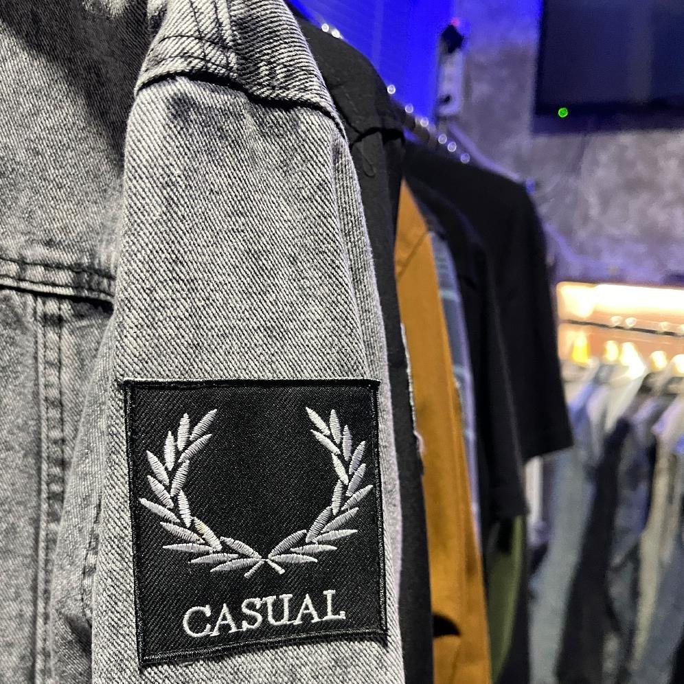 LIMITED JAKET JEANS SABLON KOLABORASI DENGAN BORDIR MOTIF BAND BRING ME THE HORIZON YANG MENGHASILKA