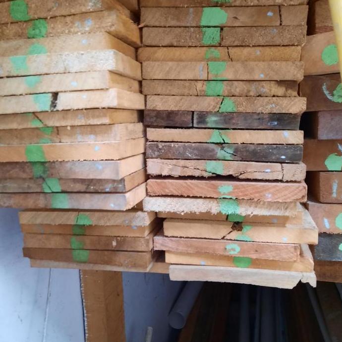 Kayu Papan 3x20 MERANTI CAMPURAN