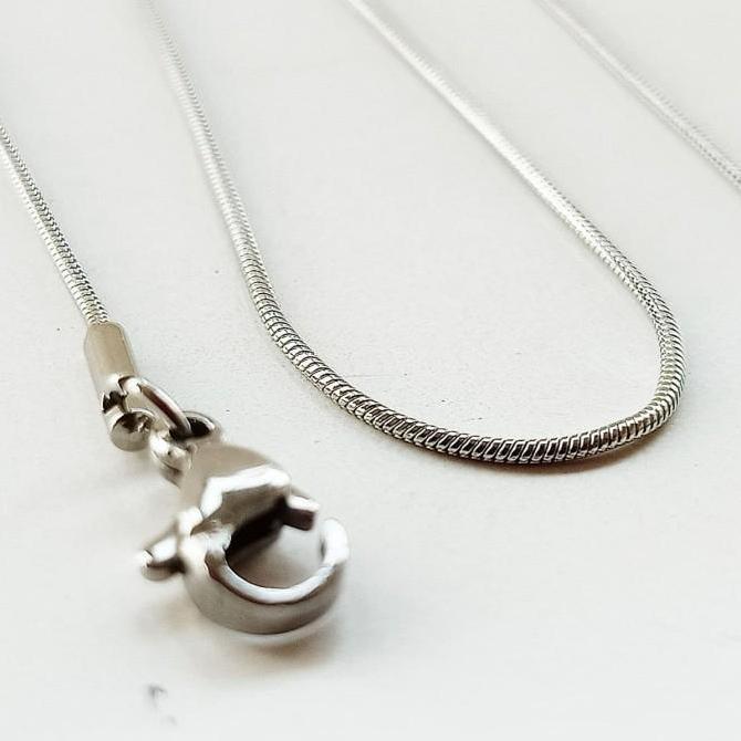Youboy- Kalung Titanium Vee Model Belut Ular Bulat 50Cm - Kalung Pria Wanita