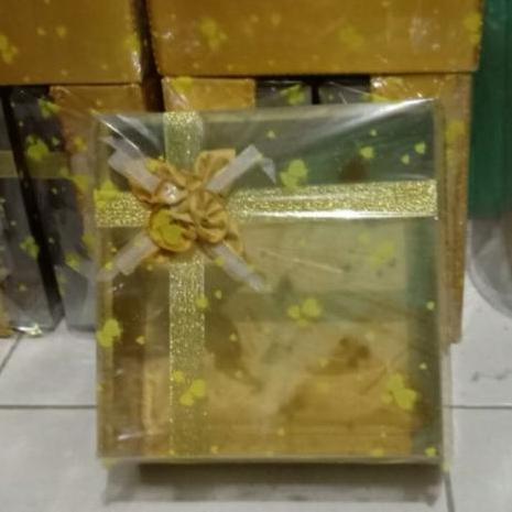 KOTAK HANTARAN/SESERAHAN TEMPAT KUE WARNA GOLD/EMAS