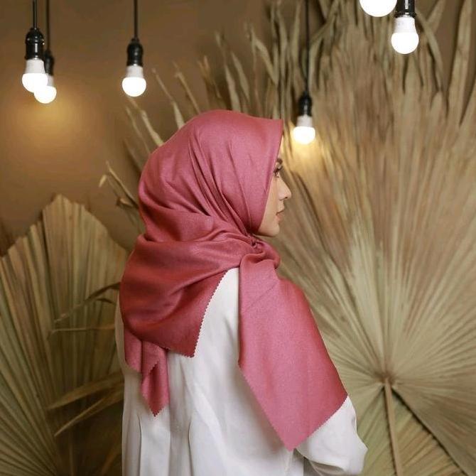 Maxfik- Hijab Segiempat Sinar Azara / Sinar An-Sania / Sinar Humaira / Sinar Al-Mahira Gliter Berkil