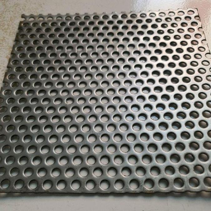 Plat Peforated Stainless 1,5 mm Lubang 5 mm Ukuran Custom