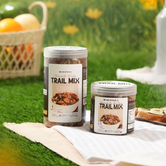 Timur Tengah 9 In 1 Trail Mix Chocolate Dates 600 Gr | Almond, Walnut, Kurma, Choco Chunks, Raisin, 