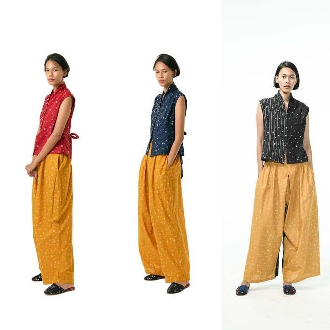 Kebaya Santai Suguk Tapak Garis Batik Cap Sejauh Mata Memandang