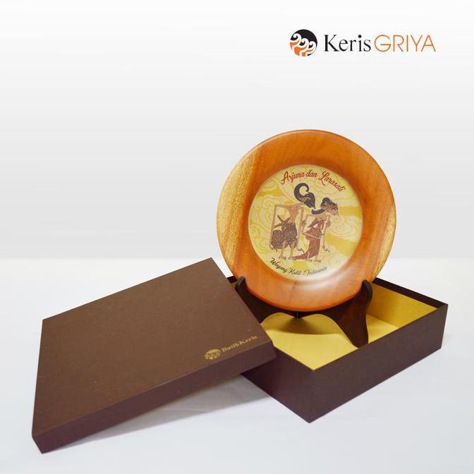 Batik Keris Piring Stand Kayu Arjuna Larasati