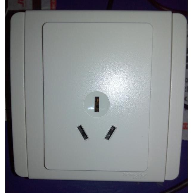 New Neo Stop Kontak 3 Pin ( Multi ) Schneider