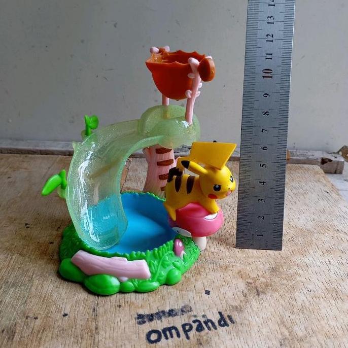 FIGURE POKEMON PIKACHU DAN DIORAMA CS99