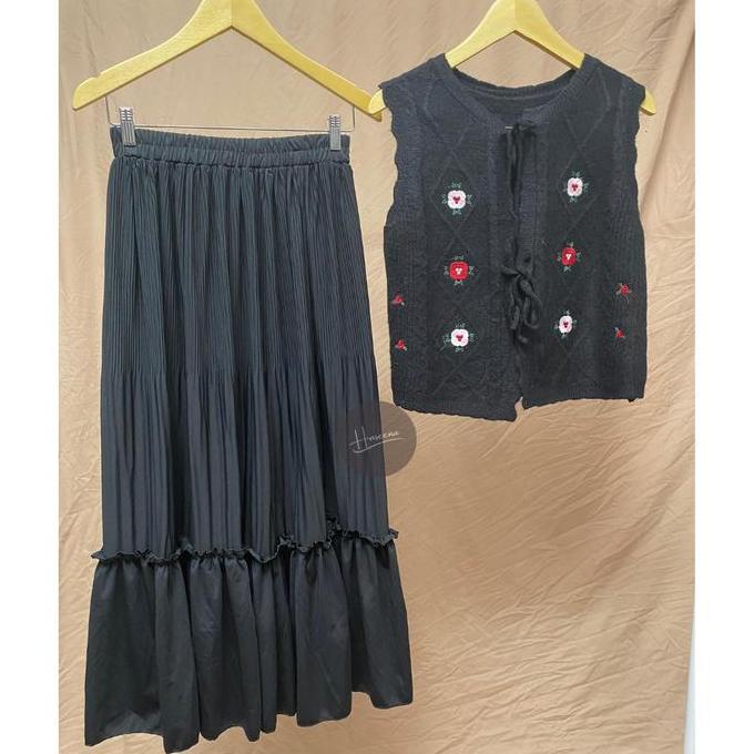 Haseena One Set Wanita Adreena Setelan Vest Knit Pita Bunga Bordir Rok Plisket Susun Maiza Outer Ski