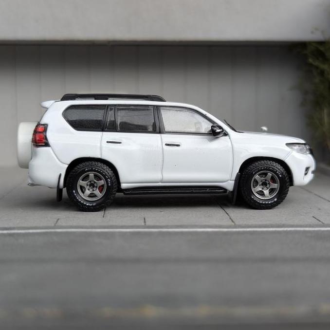 Velg Diecast 1:64 Bradley V Offroad Fortuner Mini Scale Stance