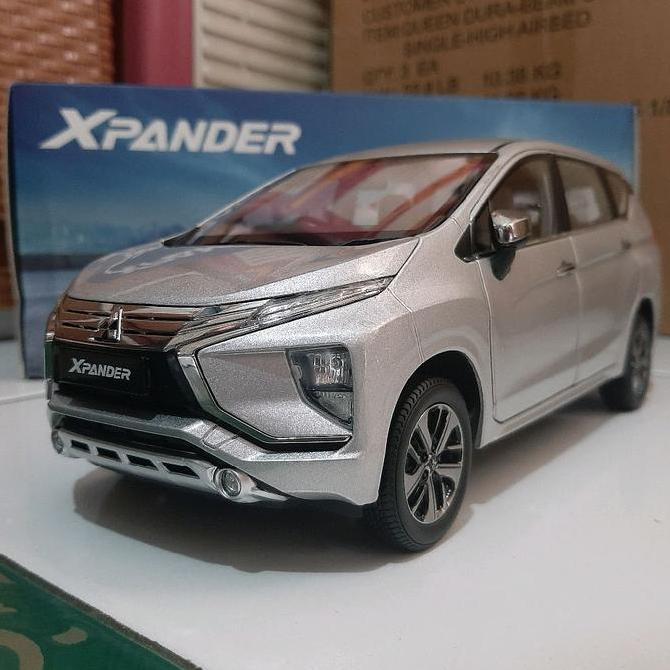 Diecast Miniatur Mobil Xpander Dealer Box Mitsubishi Motors Skala 43 GM