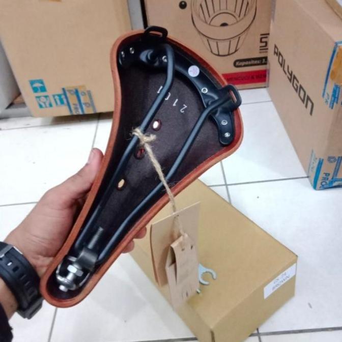 Gyes Sadel Kulit Gyes Trifold GS 24 lebar 16cm panjang 28cm