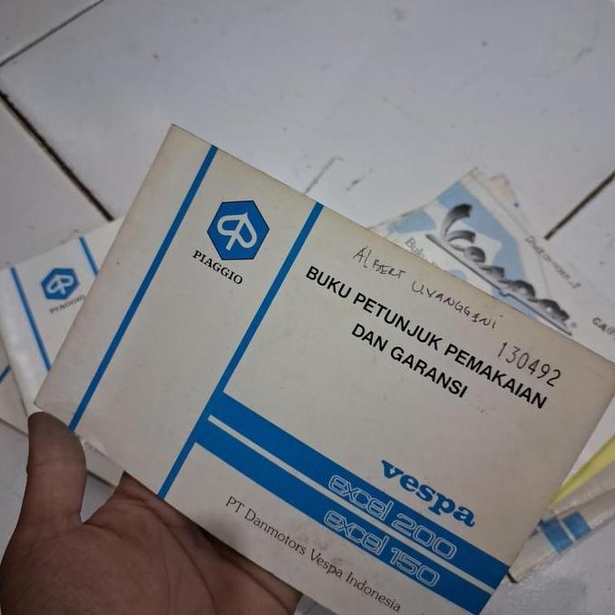 BUKU PETUNJUK DAN PEMAKAIAN VESPA EXCEL 150 ORIGINAL BEKAS BAGUS WARNA MOTOR HIJAU CAKRA