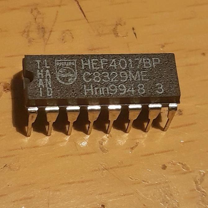 IC 4017 HEF4017 HEF 4017 PHILIPS ORIGINAL NOS SAF12