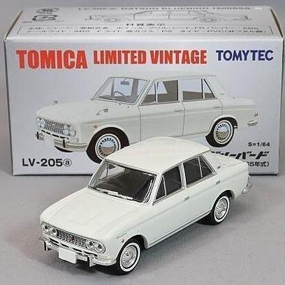 327202 - TOMICA LIMITED VINTAGE 'TT LV-205A DATSUN BLUEBIRD 4-DOORS 1600SSS WHITE 1965 A2158