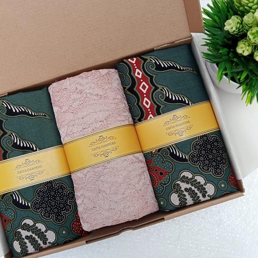 Kado Nikahan / Kado Pernikahan / Hampers Wedding Kain Batik Sarimbit + Kain Brokat