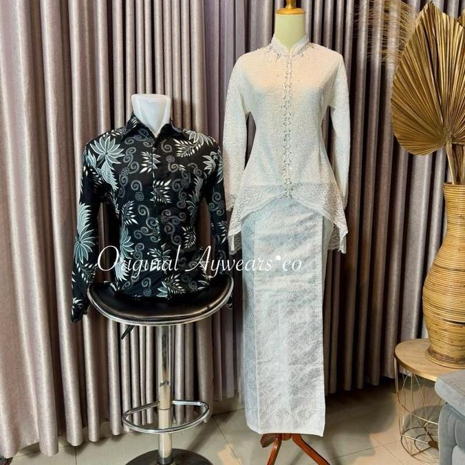 Aywearsco Set couple kebaya shakira putih dan kemeja Batik pasangan/ set couple kebaya pesta kondnga