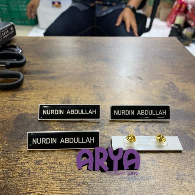 Name tag stiker lis putih lapis PAKU EMAS