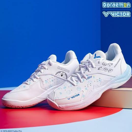 mercusuar.cv LIMITED EDITION Sepatu Badminton VICTOR DORAEMON / Sepatu DORAEMON VICTOR Dewasa & Anak