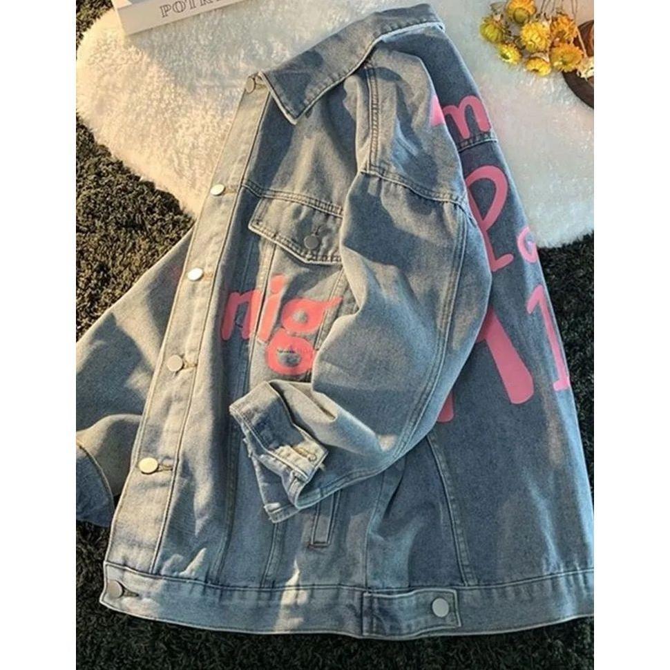 ready stock jaket denim wanita dengan pola tulisan kekinian / jaket denim wanita dengan gaya modern 