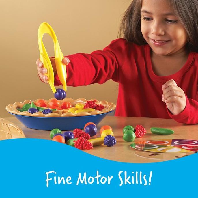 Learning Resources Super Sorting Pie Educational Fruit Sorting Toy with Jumbo Tweezers, Mainan Eduka